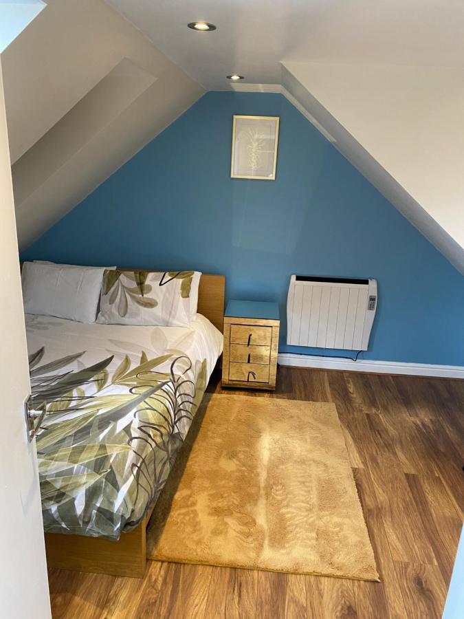 Entire 2-Bedroom Home By Weghomes Rochester  Bagian luar foto