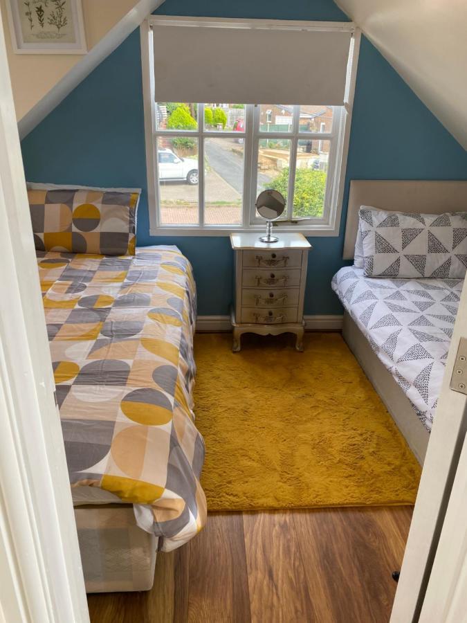 Entire 2-Bedroom Home By Weghomes Rochester  Bagian luar foto